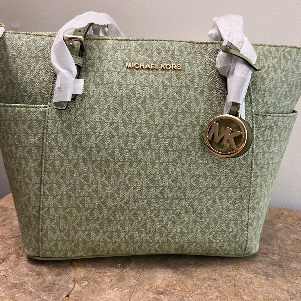 Michael kors jet set east west top zip tote